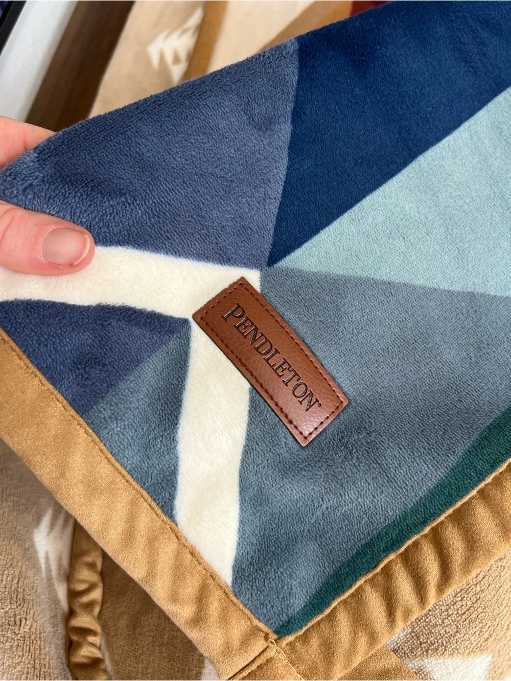 Pendleton Geometric Triangle Pattern Throw Blanket - Picture 4 of 10